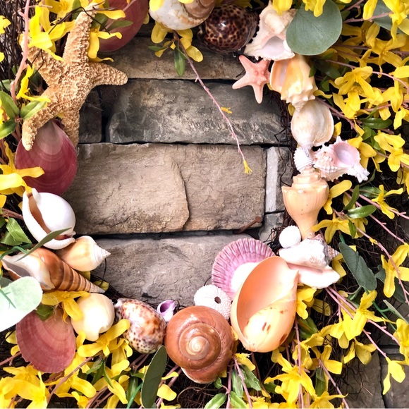 New! Seashell Starfish Forsythia Floral Willow Wreath - Picture 2 of 15